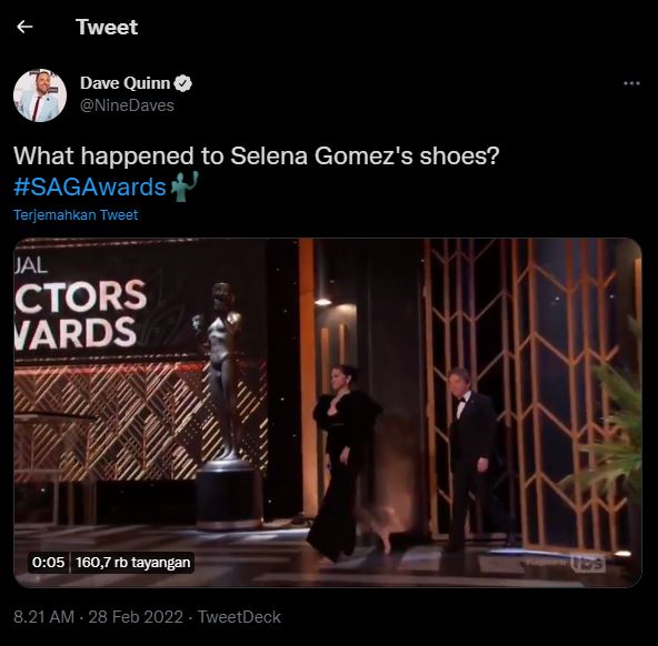 Selena gomez terpeleset di red carpet