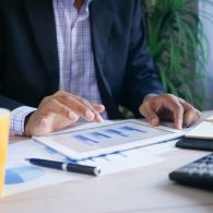 Ketahui 6 Perbedaan P2P Lending Konvensional dengan P2P Lending Syariah. Investasi Aman Sesuai Syariat Islam!