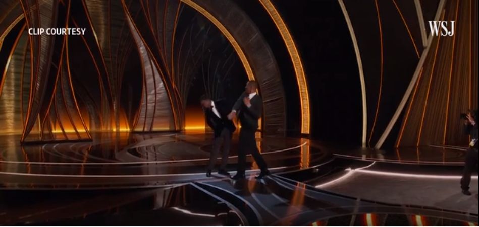 Will Smith tampar Chris Rock.