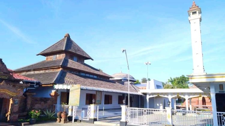 #RamadandiKampungku – Ramainya Masjid Tegalsari Ponorogo di Malam-Malam Terakhir Bulan Suci Ramadan