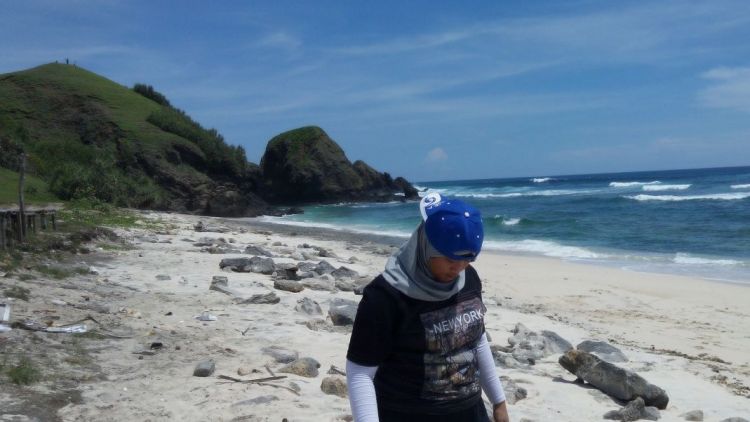 Daya Tarik Wisatawan Pada Wisata Pantai Seger Lombok Tengah Provinsi Nusa Tenggara Barat