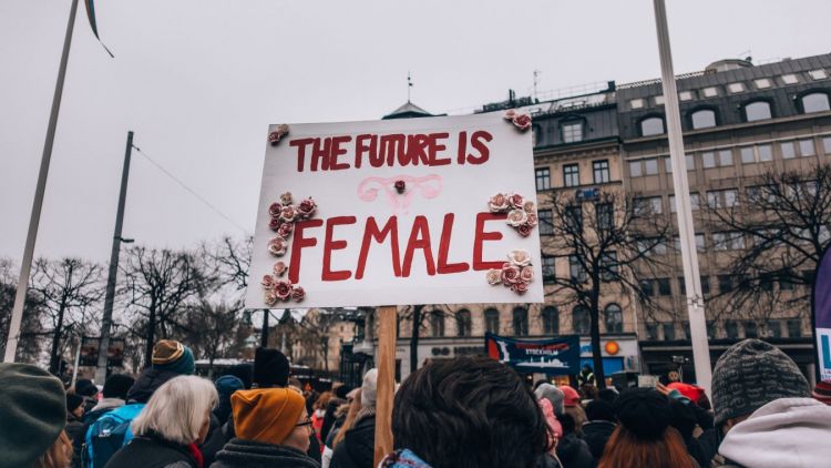Feminisme Modern: Promosi Sosial Media dan Efektivitasnya