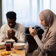 Niat Mengganti Puasa Ramadhan Arab, Latin & Tata Caranya