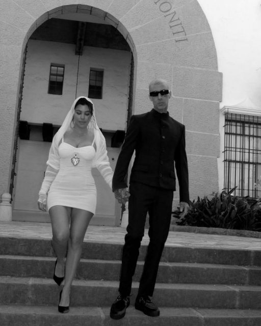 Kourtney Kardashian dan Travis Barker Resmi Menikah, Berawal dari Pertemanan