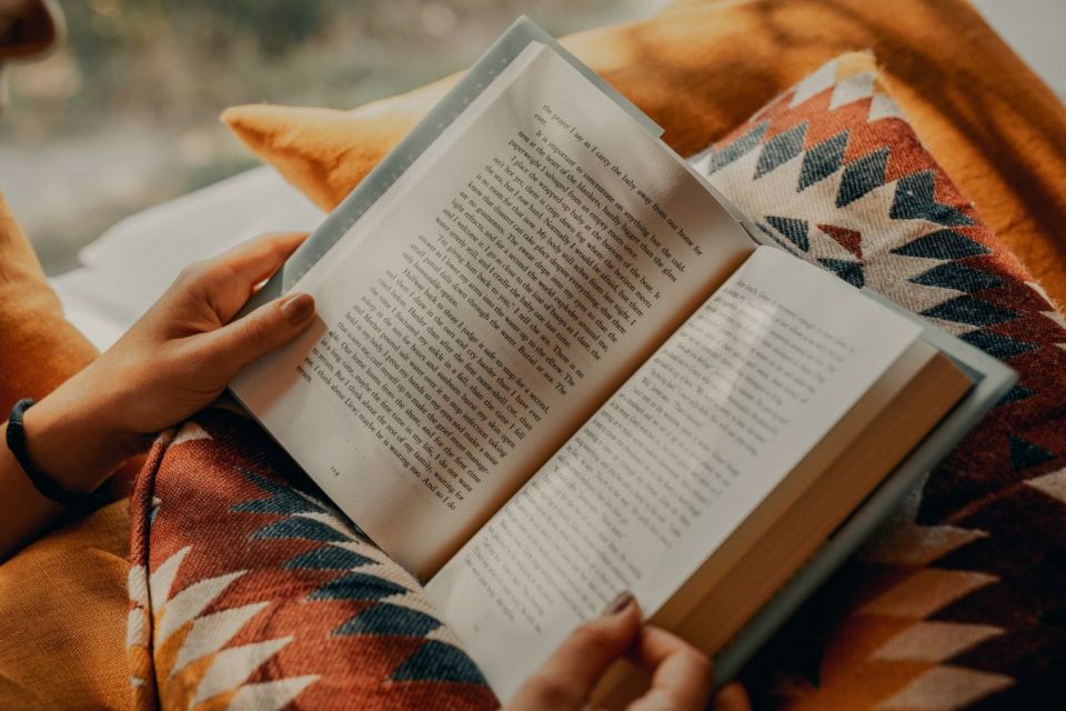 5 Jenis Bacaan yang Bisa Kamu Pilih untuk Tingkatkan Literasi