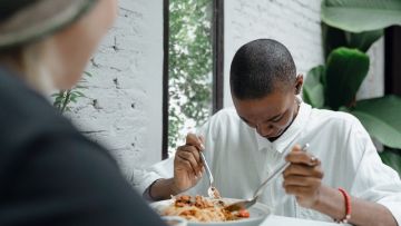 Kenali 5 Tanda Socially Awkward, Seseorang yang Berkepribadian Canggung dalam Bersosialisasi