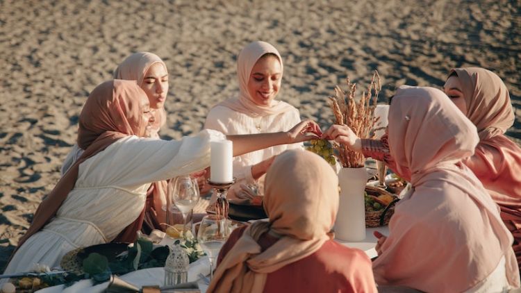 5 Pertanyaan yang Gak Etis Banget Ditanyakan Ketika Kumpul Keluarga saat Lebaran
