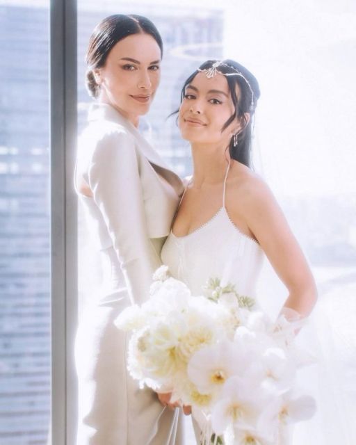 Detail Pernikahan Eva Celia dan Demas Narawangsa, Busananya Unik dan Elegan
