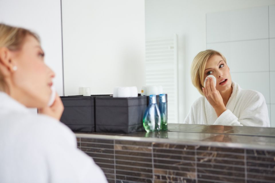 Cara Pakai Cleansing Oil yang Benar untuk Tumpas Minyak Wajah 13 cara memakai cleansing oil yang benar