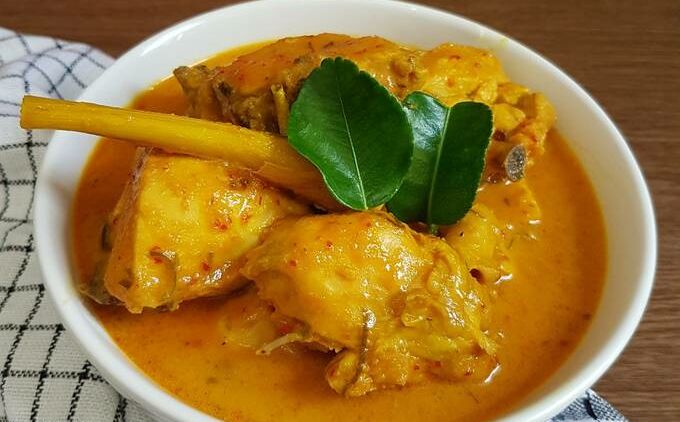 Resep Gulai Ayam Gurih nan Nikmat. Mirip Opor!