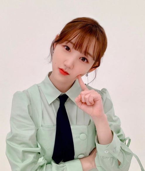 Intip Gaya Jiyoon yang Putuskan Hengkang dari Weeekly Akibat Gangguan Kesehatan