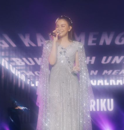 Penampilan Rossa di Konser 25 Tahun Berkarya, Pakai Gaun Fashion Designer Kelas Dunia
