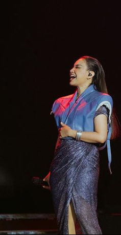 Penampilan Rossa di Konser 25 Tahun Berkarya, Pakai Gaun Fashion Designer Kelas Dunia