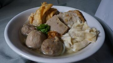 5 Bakso ini Porsinya Nggak Ngotak, Bisa untuk Mukbang Sekomplek!