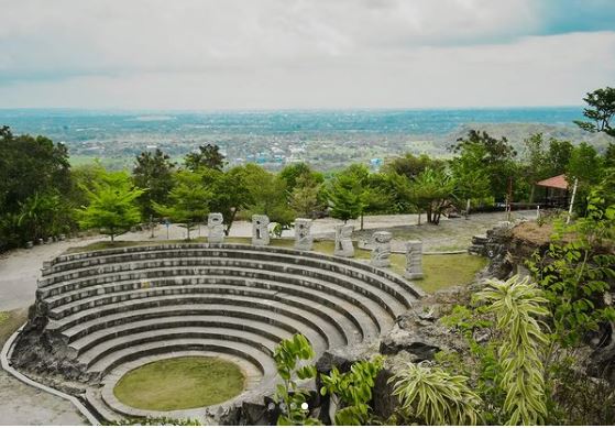 Pesona Wisata Tebing Breksi di Yogyakarta