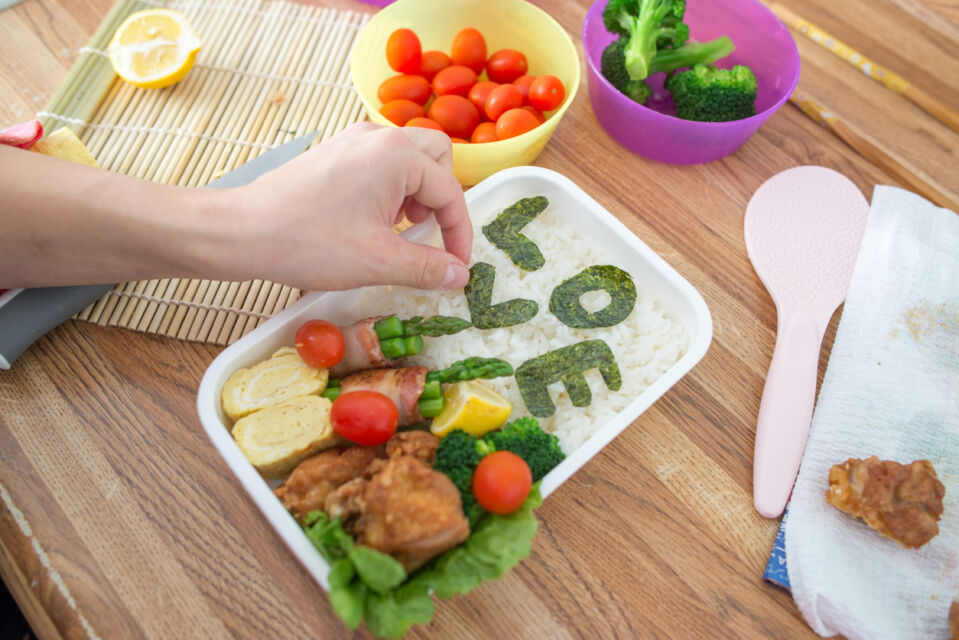 menyiapkan bekal