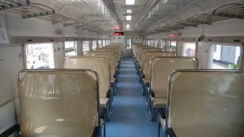 Serba-serbi Rasanya Naik Kereta Api Kelas Ekonomi. Murah tapi Pegal~