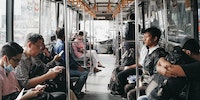 Foto oleh Guvluck : https://www.pexels.com/id-id/foto/orang-orang-yang-duduk-di-dalam-kereta-1546985/