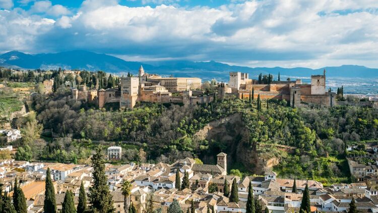 Keren Banget! Inilah 7 Tempat Wisata di Granada yang Wajib Kamu Kunjungi