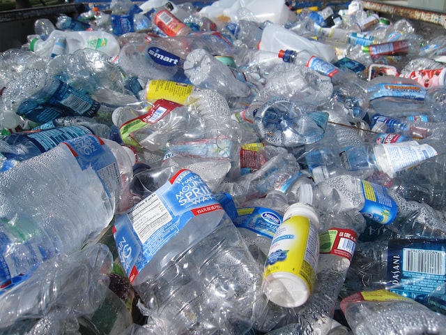 sampah botol plastik