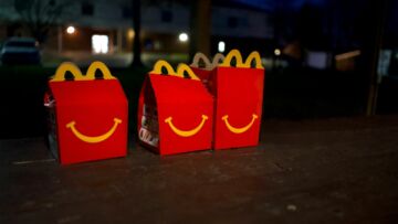 Alasan Kenapa Orang Dewasa Memang Masih Butuh Makan Happy Meal