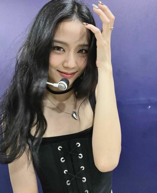 Jisoo Blackpink benjolan di leher