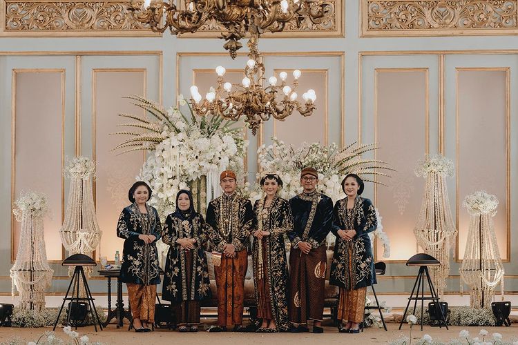 Adik Erina Gudono