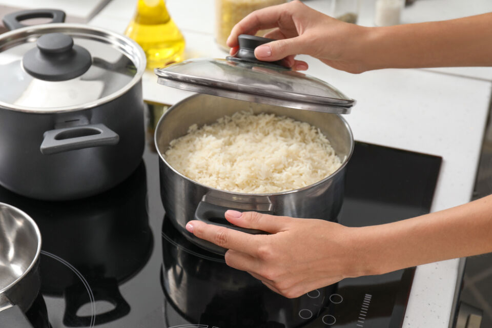 Pemerintah bagikan rice cooker