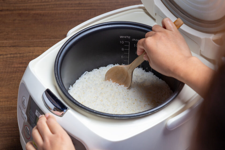Pemerintah bagikan rice cooker