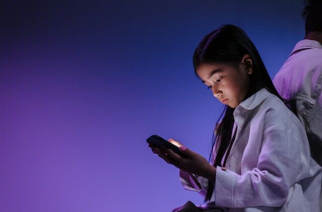Penerapan Media Pembelajaran Handphone Pada Abad 21