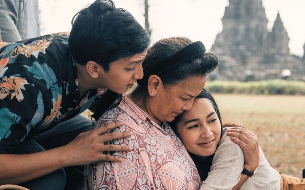 Selain The Last of Us, ini Deretan Film Populer yang Dibintangi oleh Christine Hakim 17 Just Mom