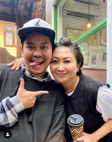 Indy Barends Beri Tanggapan Bijak Usai Diduga Tak Setuju dengan Donasi Pengobatan Indra Bekti 6 Potret Indy Barends dan Indra Bekti