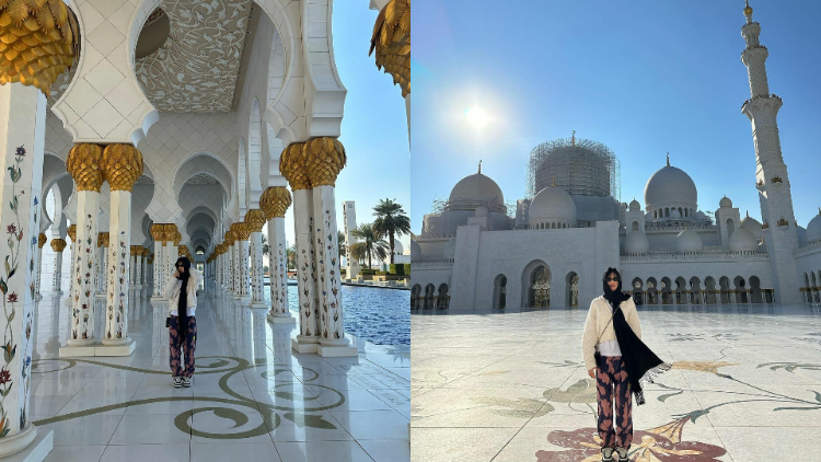 Jennie berfoto di masjid
