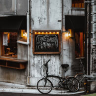 Kedai Kopi dan Kisah Cinta