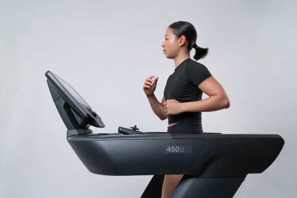 treadmill olahraga siang hari