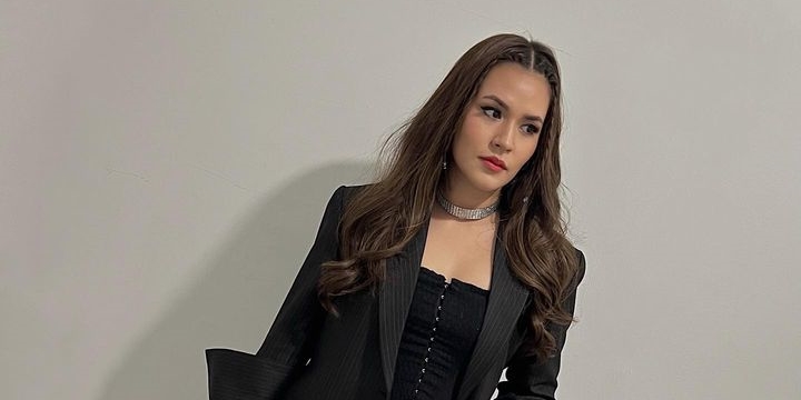Berbagi Peran Antara Karier dan Menjadi Ibu, Ini Alasan Tangis Raisa Pecah di Sela-sela Konsernya