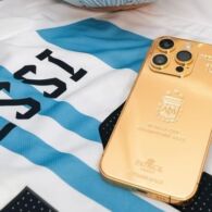 Lionel Messi Bagi-bagi iPhone Emas 24 Karat ke Skuad Argentina Usai Juara Piala Dunia 2022