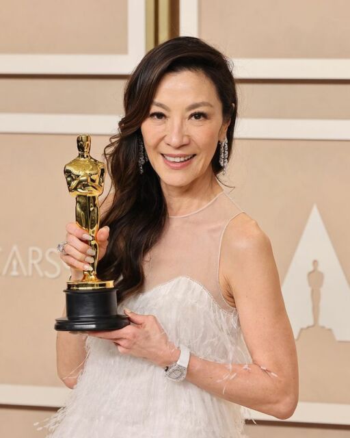 Michelle Yeoh dedikasikan kemenangan untuk sang ibu