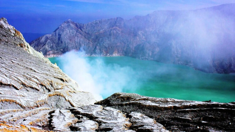 5 Larangan saat Berwisata di Kawah Ijen, Pahami Hal ini Sebelum Mendaki!