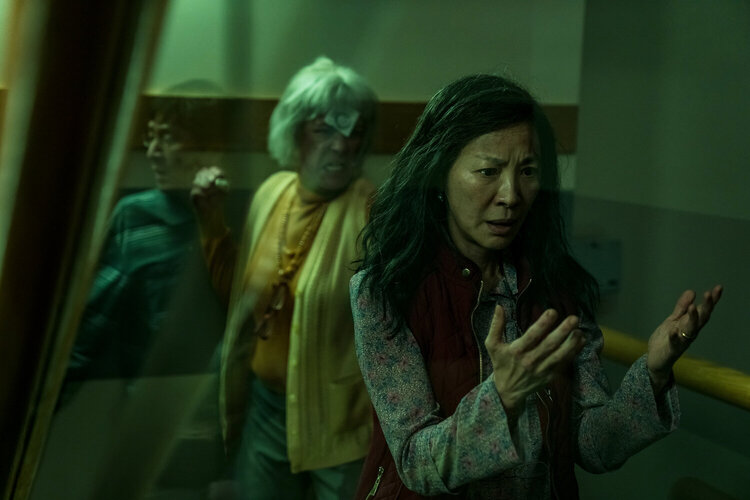 Jamie Lee Curtis, Ke Huy Quan, dan Michelle Yeoh | Credit: IMDB