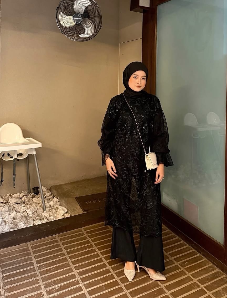 10 Outfit Busana Kondangan Hijaber Pemotor 13 hipwee-busana kondangan hijaber pemotor