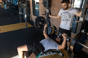 Perbedaan Gym dan Fitness beserta Manfaatnya