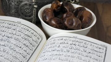 6 Tradisi Unik Menyambut Bulan Ramadan di Seluruh Dunia