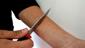 Self harm: Menyakiti Diri