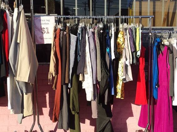 Trend Thrifting: Langkah Menjaga Lingkungan dari Fast Fashion?