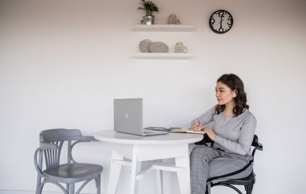 Foto oleh EKATERINA BOLOVTSOVA dari Pexels