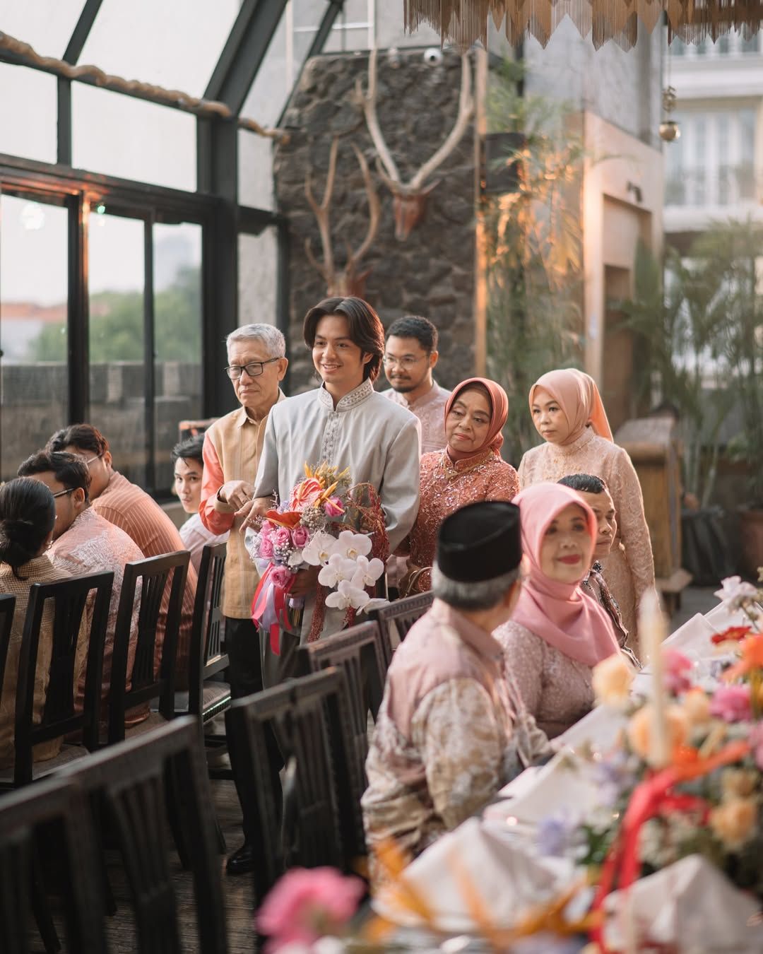 7 Persiapan Lamaran Sebelum ke Rumah Calon Mertua 13 hipwee-Persiapan lamaran pria