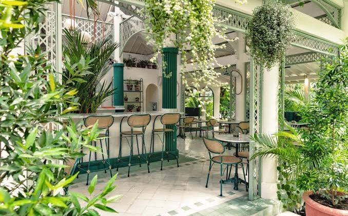 Ingin Bersantai ala Musim Panas di Eropa? Gourmet Café Bali Solusinya!