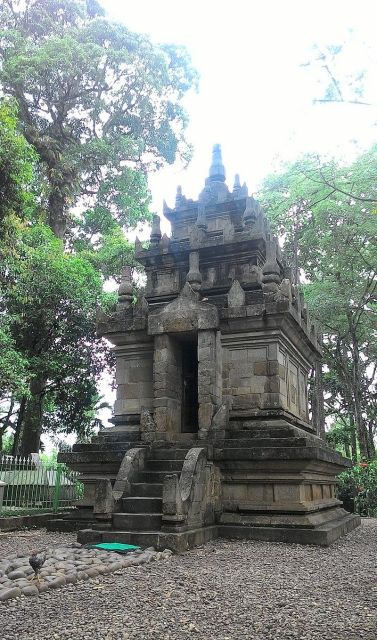 11 Daftar Tempat Wisata di Garut yang Wajib Diexplore 15 hipwee-Tempat wisata di Garut Candi Cankuang
