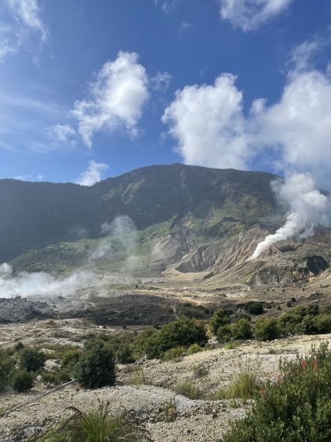 11 Daftar Tempat Wisata di Garut yang Wajib Diexplore 12 hipwee-Tempat wisata di Garut Gunung Papandayan